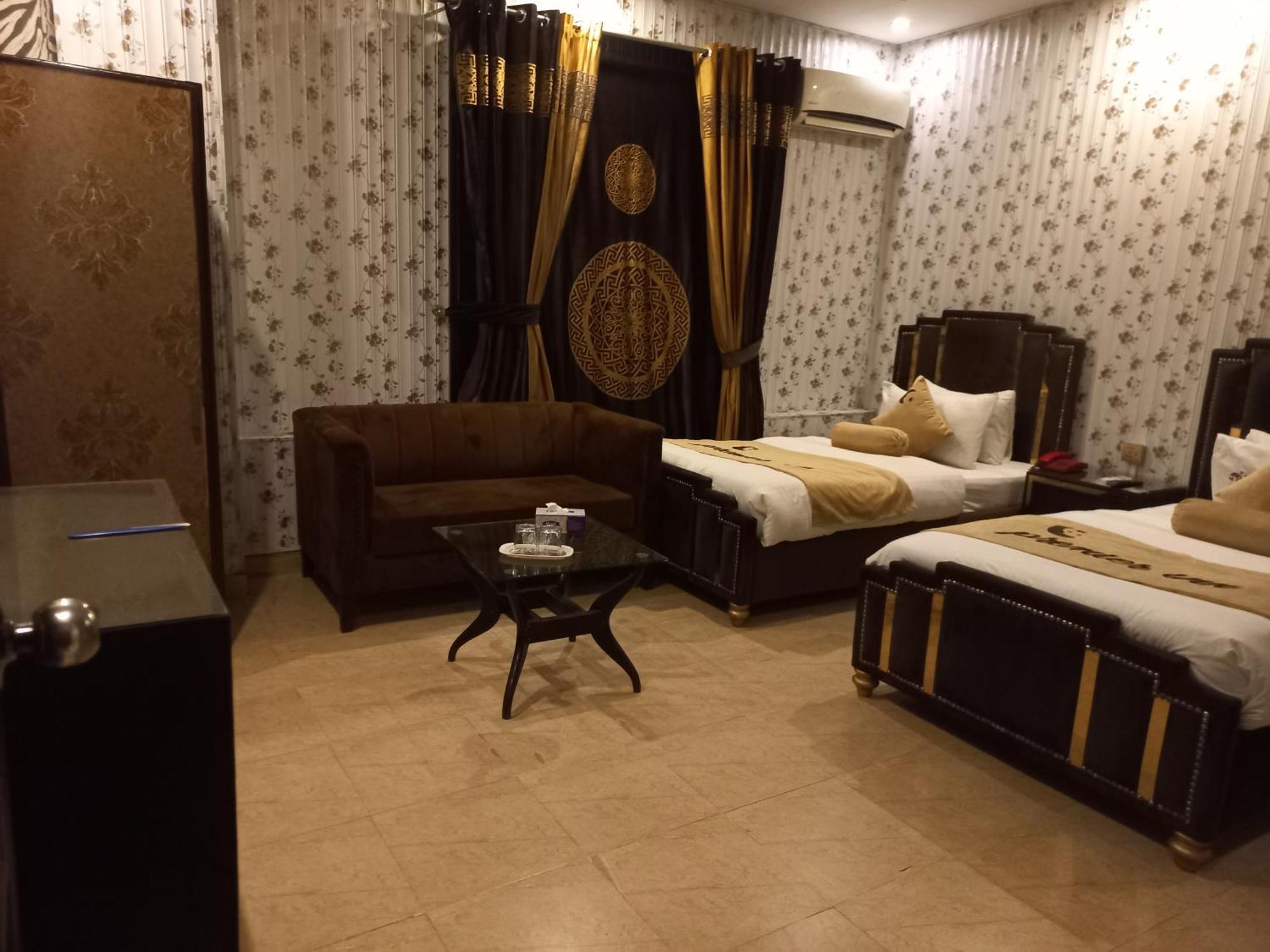 Premier Inn Johar Town לאהור מראה חיצוני תמונה